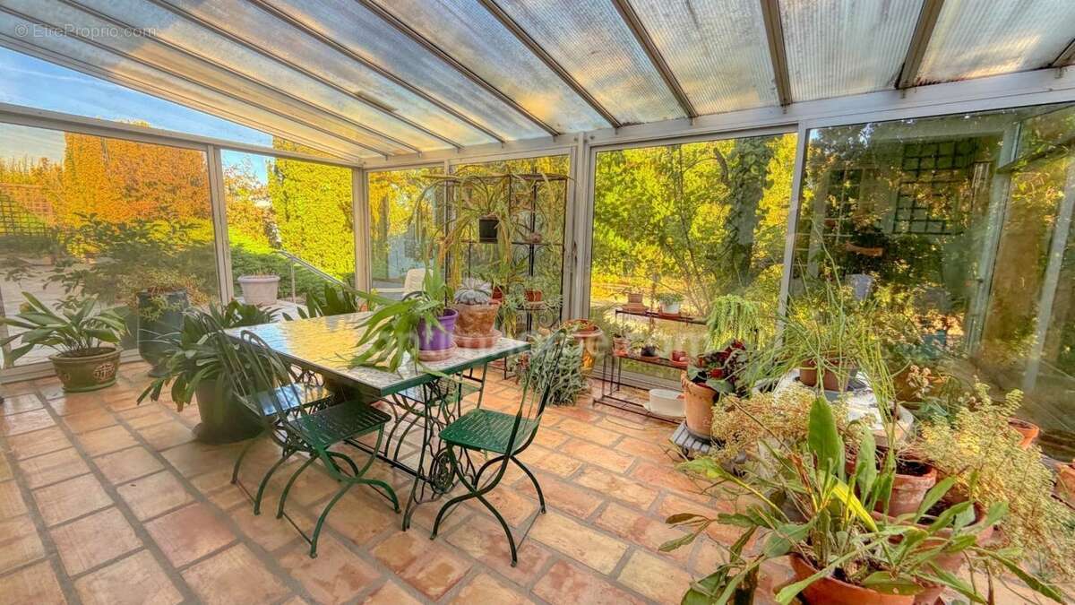 Propriété familiale 5 pièces au cœur d'un véritable parc de 2 158 m² - LA ROCHELLE (17) - photo 3