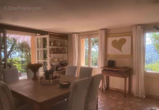 Maison à CHATEAUNEUF-GRASSE