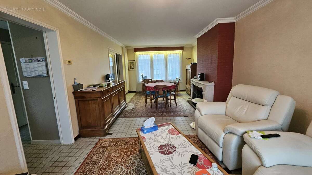 Maison à NEUVILLE-EN-FERRAIN