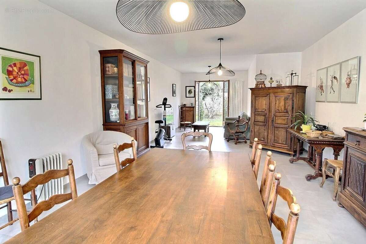 Maison à CHENNEVIERES-SUR-MARNE