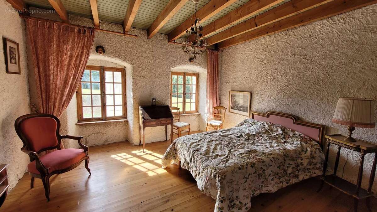 Maison à CHENEREILLES