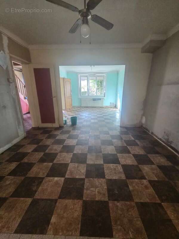 Maison semi-individuelle 4 chambres – Garage de 40 m² – Jardin et dépendance - photo 2