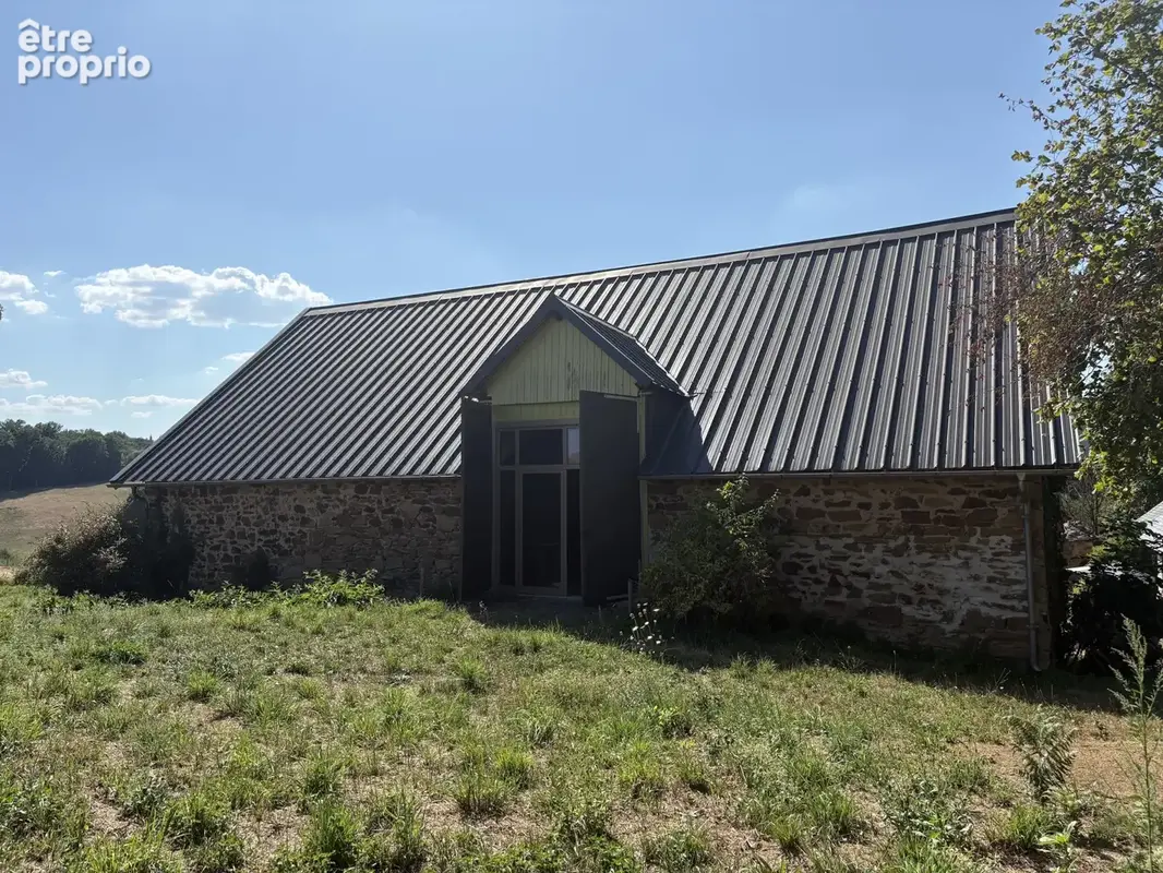 Beyssac : Fermette avec maison d'habitation, grange Auvergnate avec grand espace studio et 1,54 hectares du te - photo 12