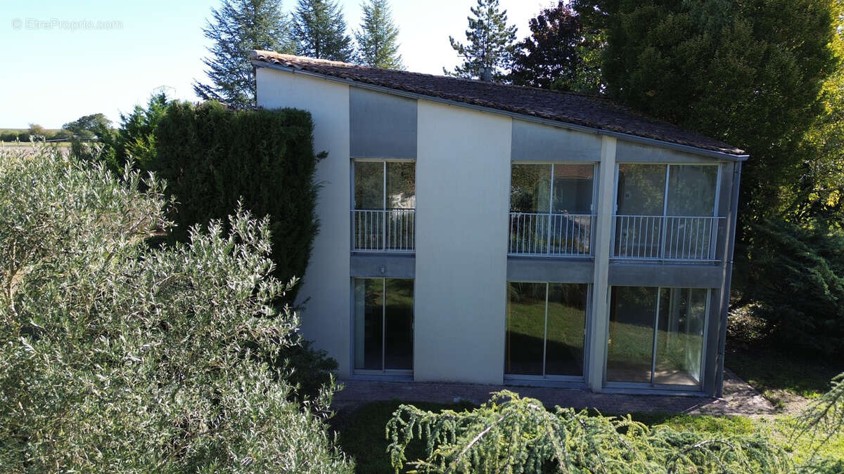 Maison à BRIE-SOUS-ARCHIAC