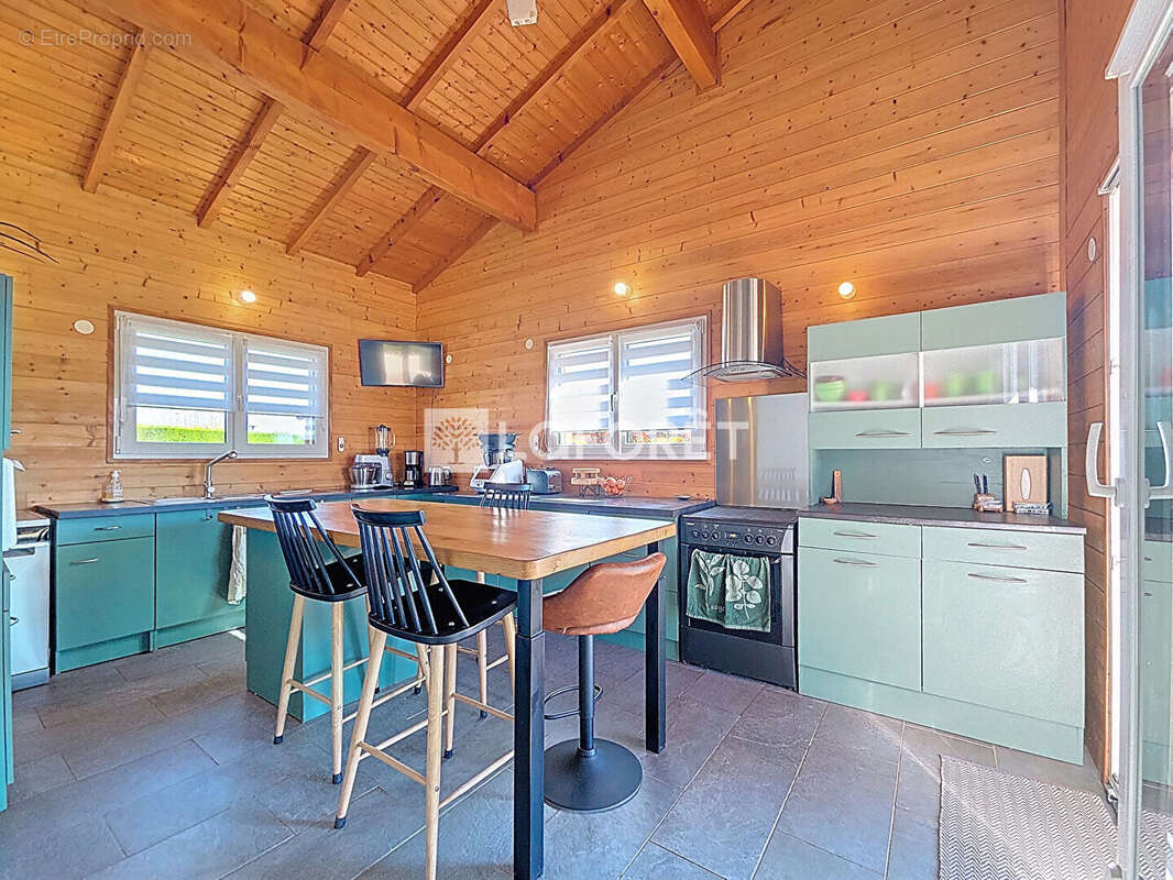 Maison à DOMPIERRE-SUR-VEYLE