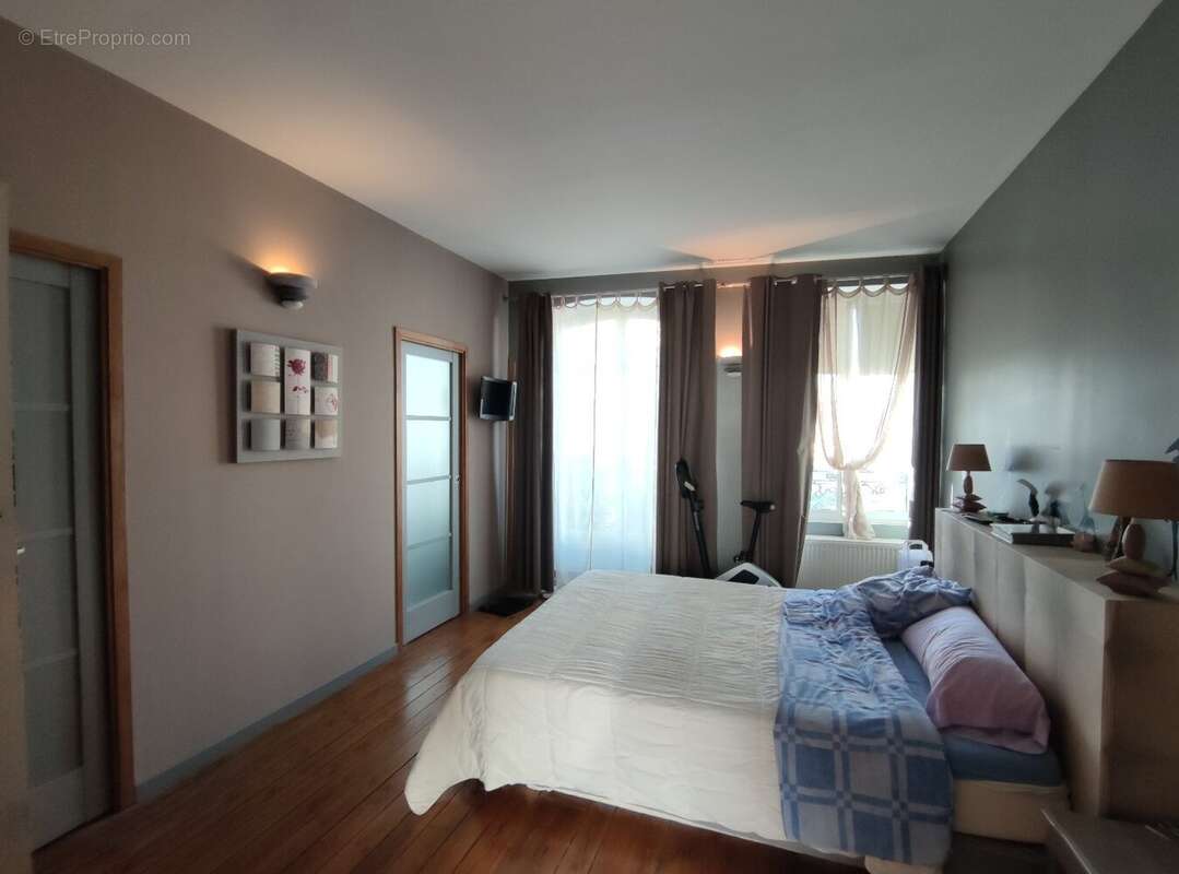 Belle demeure de 446 m² hab datant du 13ème et 17ème siécle avec nombreuses dépendances - photo 14