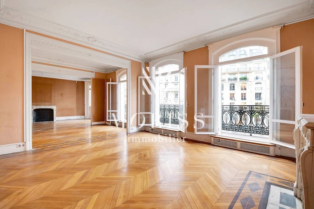 Appartement à PARIS-17E