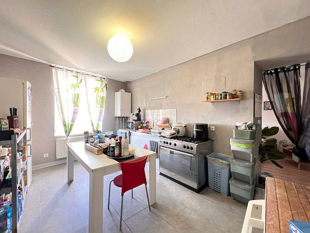 Appartement à MAIZIERES-LES-VIC