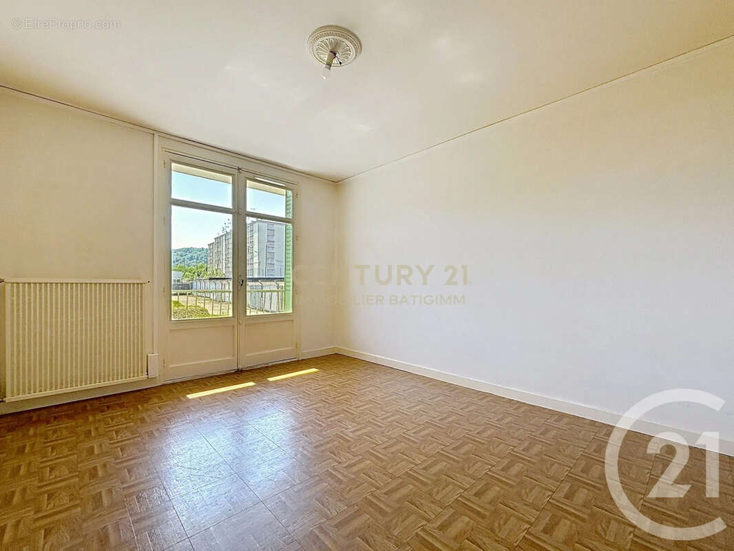 Appartement à LA TOUR-DU-PIN