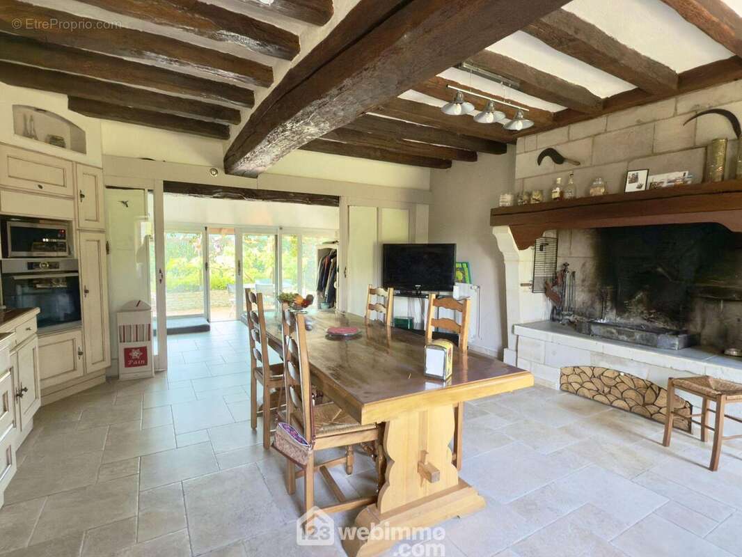 ? avec cheminée foyer ouvert. - Maison à LA MENITRE