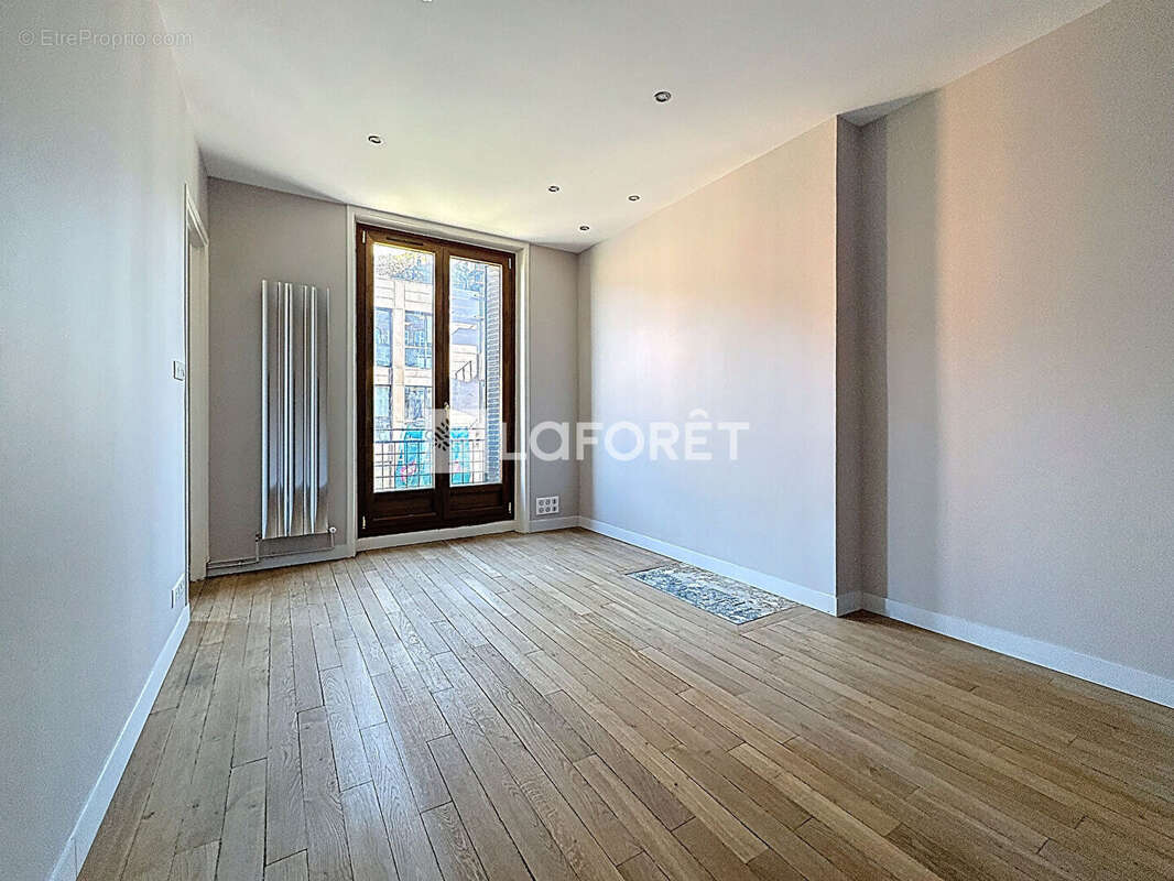Appartement à SURESNES