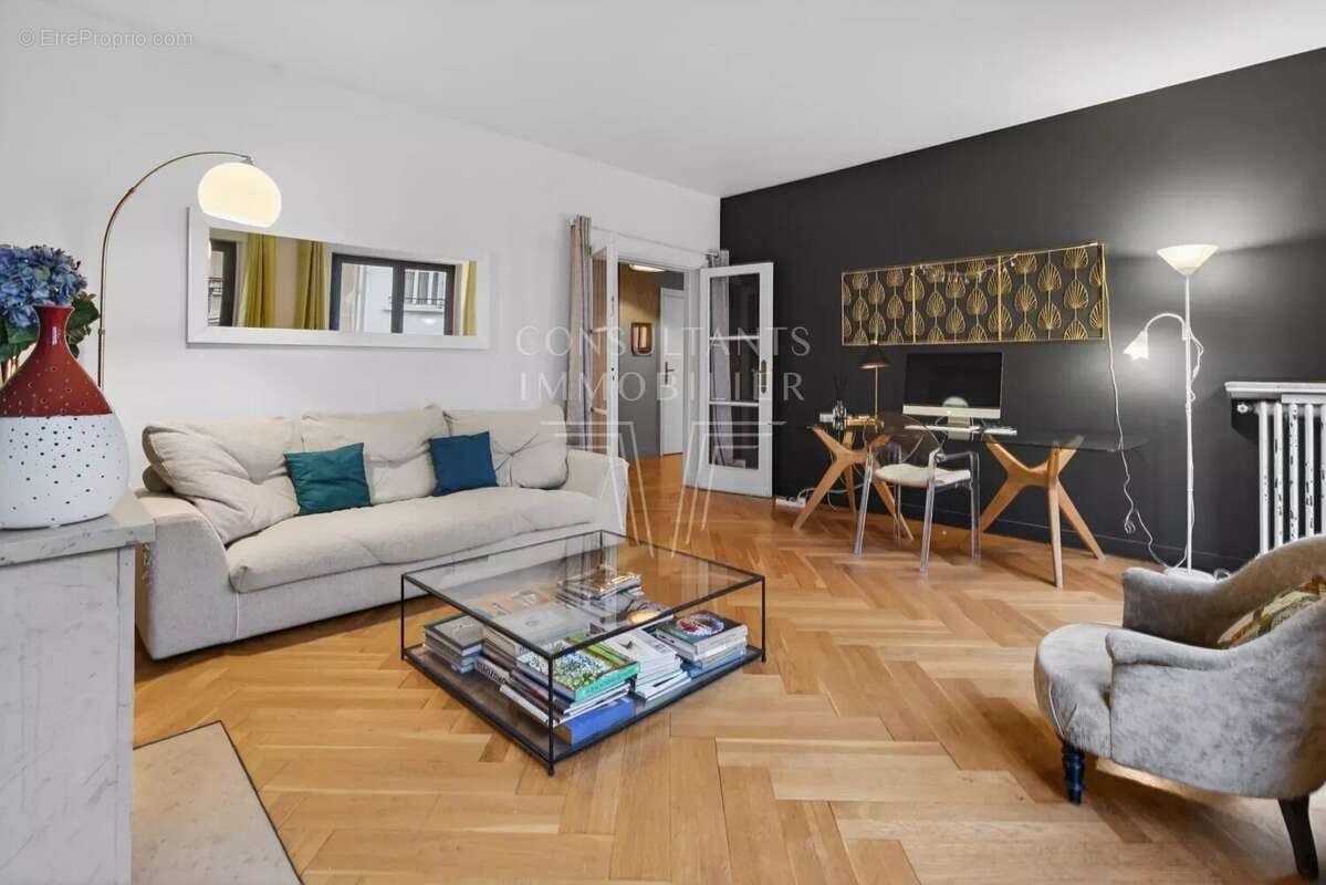 Appartement à PARIS-16E