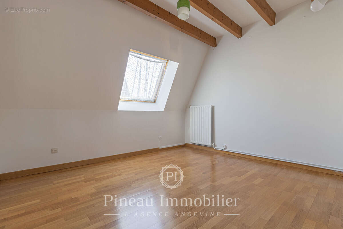 Angers - Quartier Bichon / Camus / CHU - Maison familiale 4 chambres avec jardin, terrasse et grand garage - photo 12