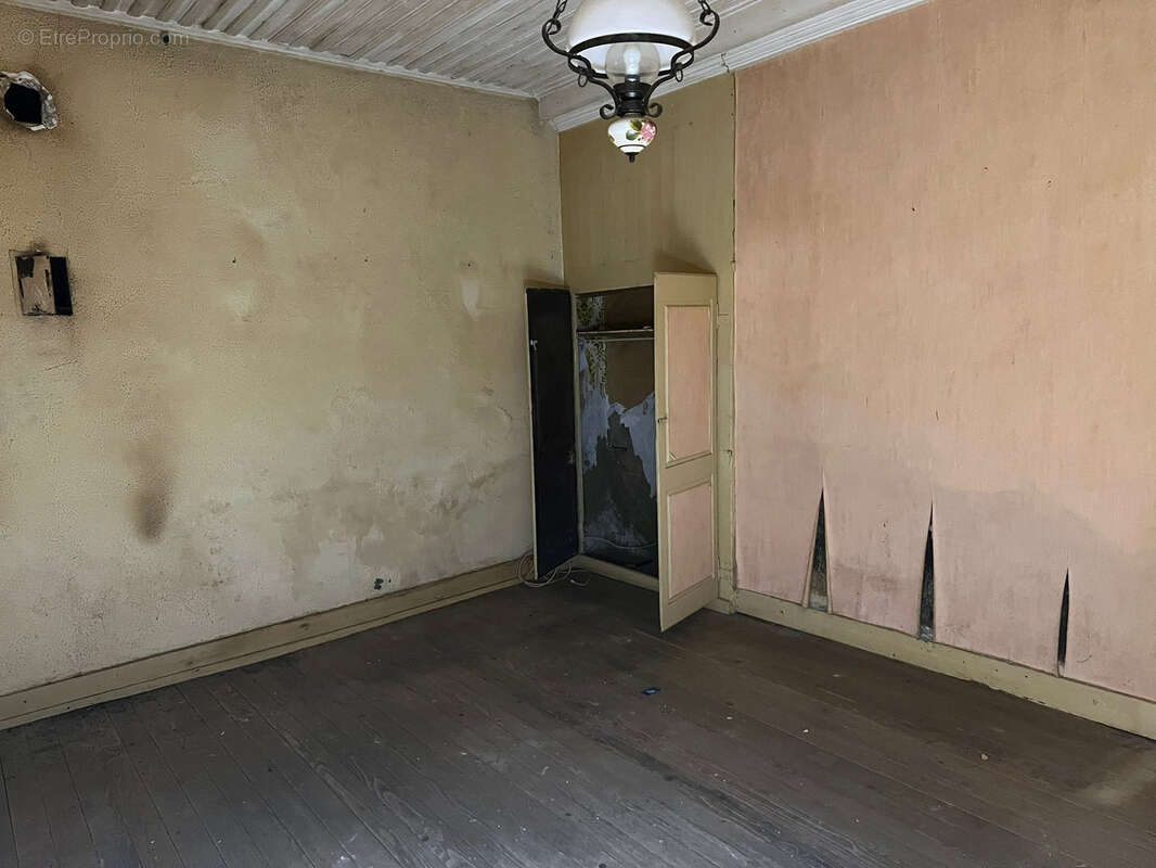 Maison à CLERVAL