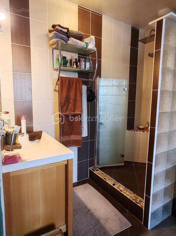 Maison à D'HUISON-LONGUEVILLE