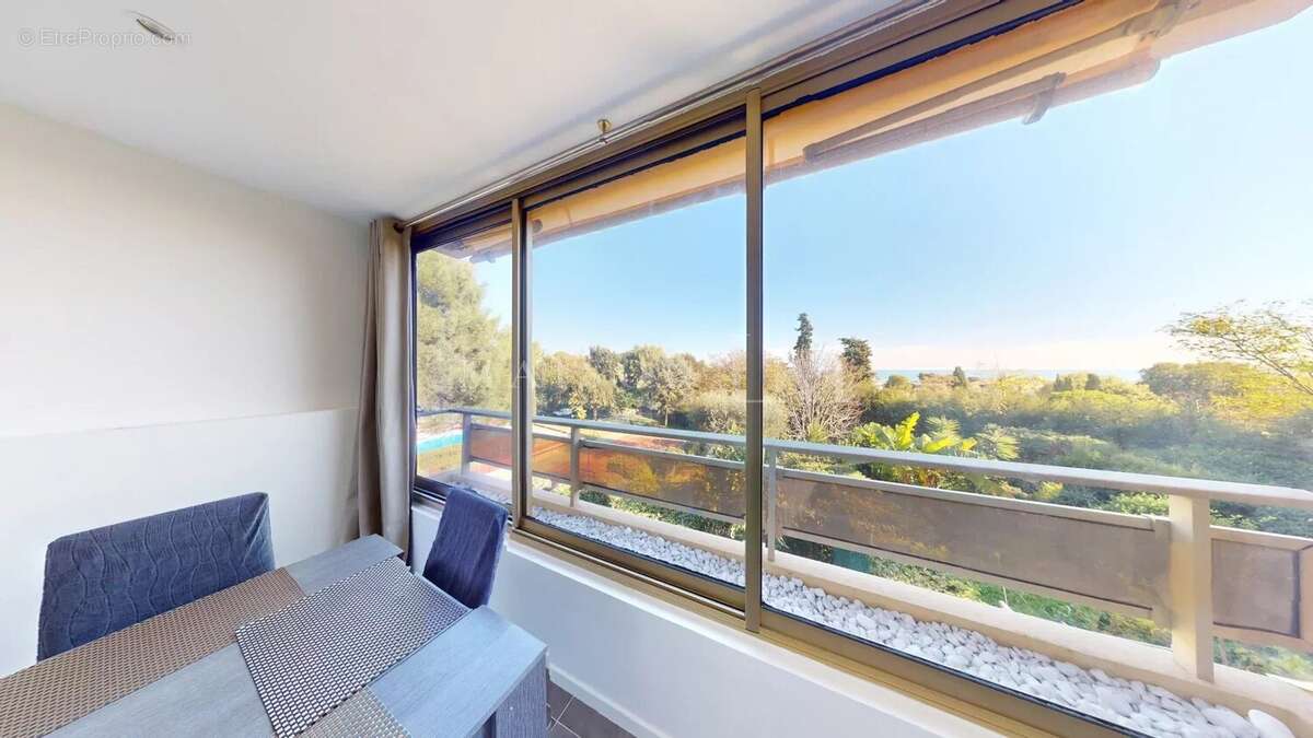 Appartement à VILLENEUVE-LOUBET