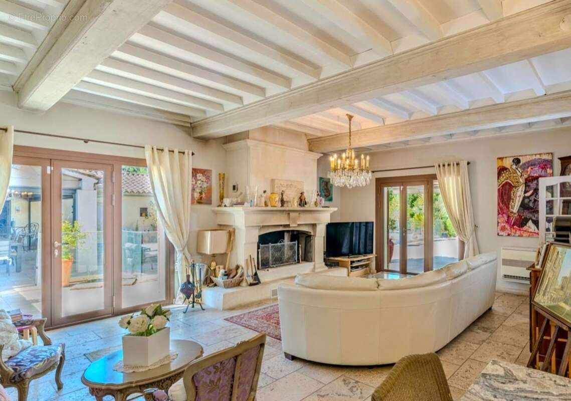 Propriete à vendre 11 pièces FONTVIEILLE (13) - photo 5