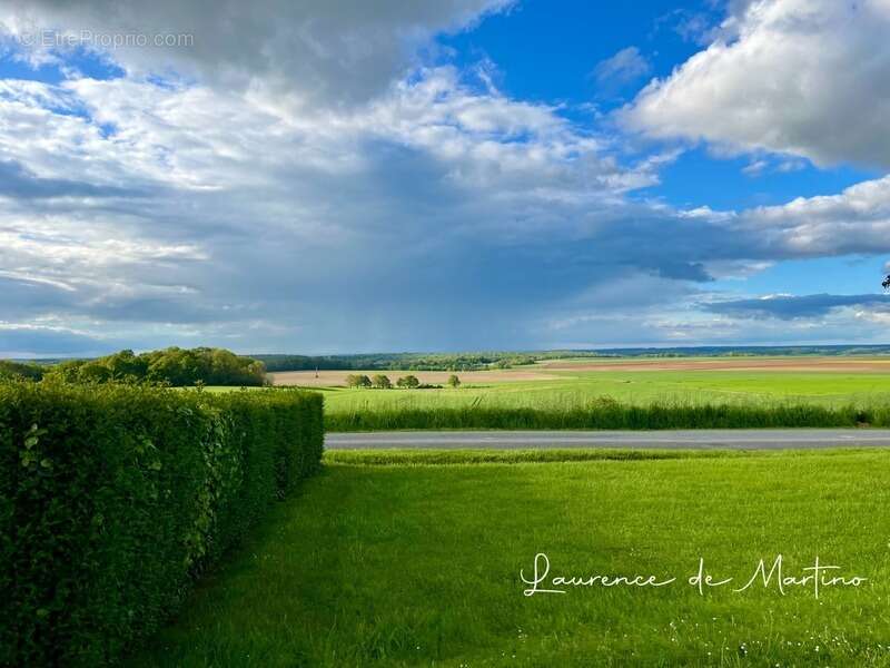 Terrain à MONTJAVOULT