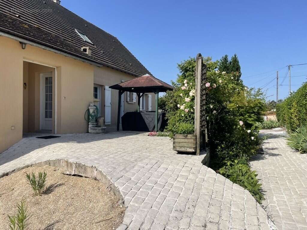 Maison à SAINT-EPAIN