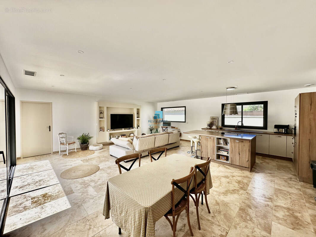 Maison à L&#039;ISLE-SUR-LA-SORGUE