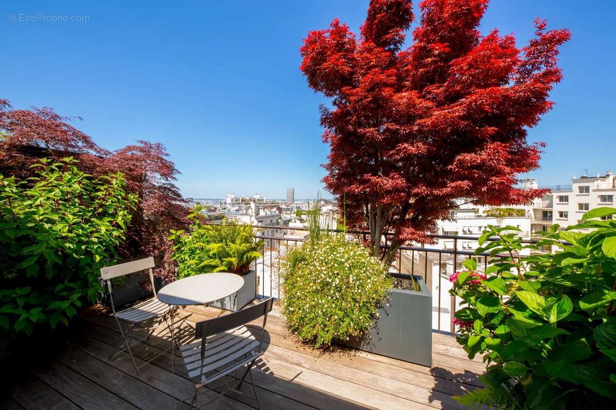 Appartement à PARIS-16E