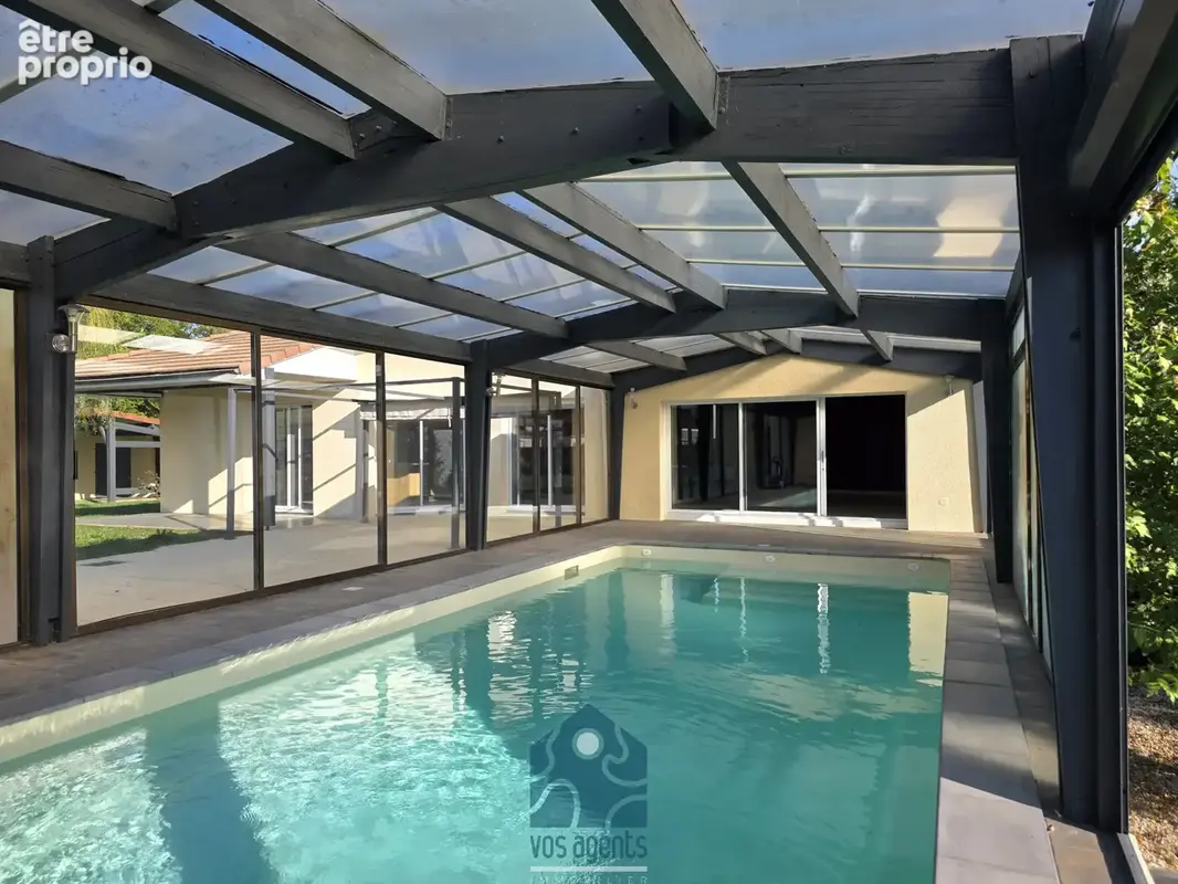Villa de plain-pied 6 pièces avec piscine couverte, garage, carport et terrain constructible - photo 10
