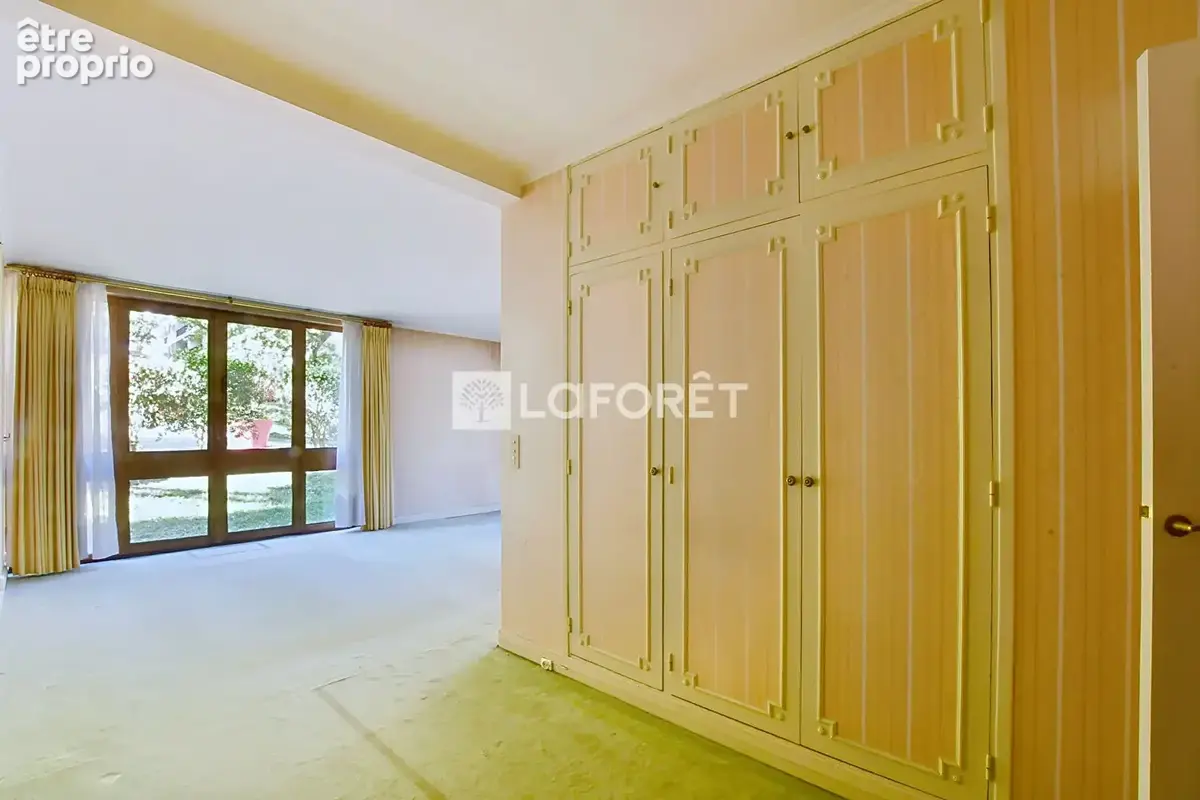 Appartement à rénover - La Celle Saint Cloud 4 pièce(s) 92m2 - photo 2