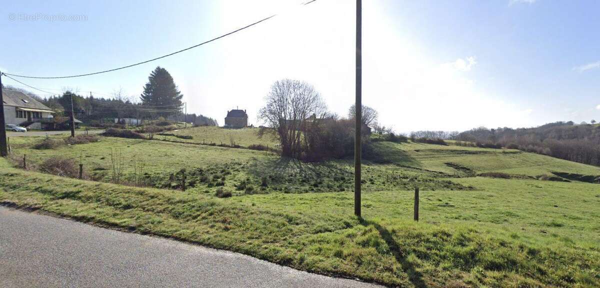Terrain à NEUVILLE