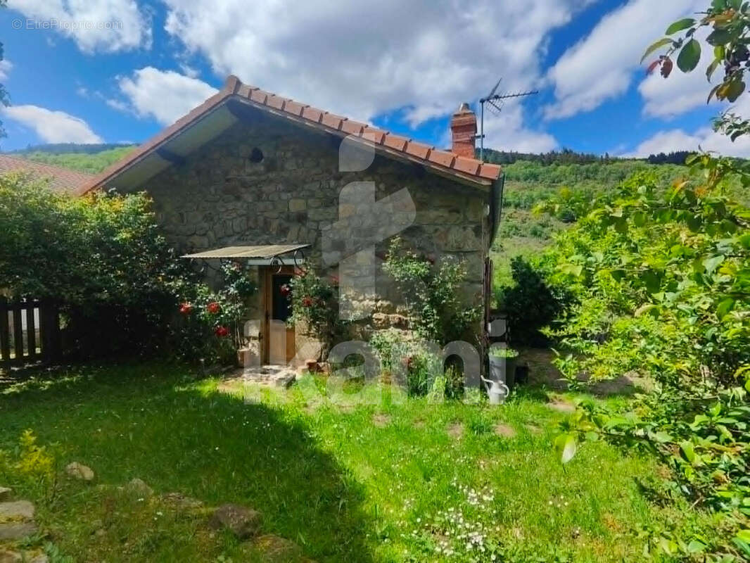 Maison à SAINT-JULIEN-VOCANCE