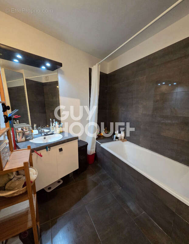 Appartement à SEPTEMES-LES-VALLONS