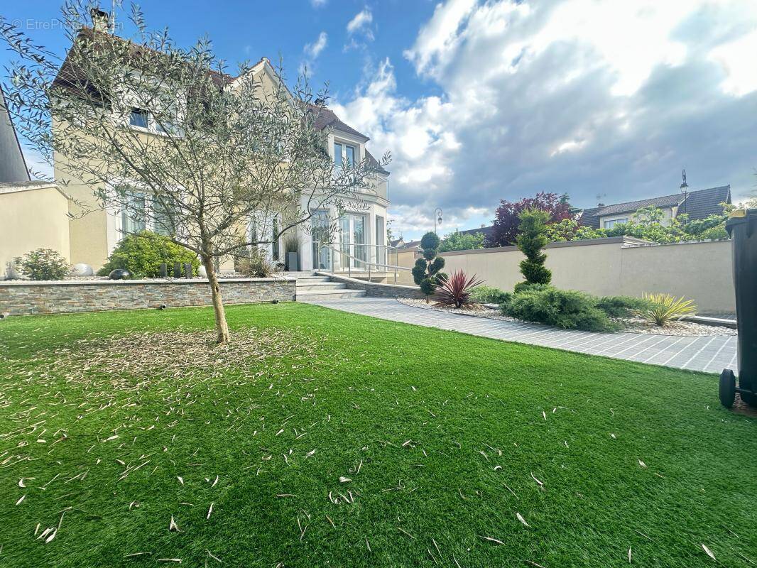 Maison à LE PLESSIS-TREVISE