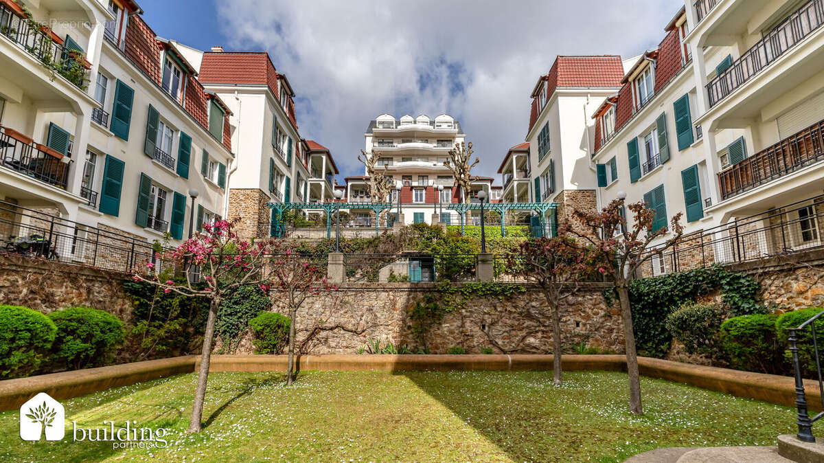 Appartement à COURBEVOIE