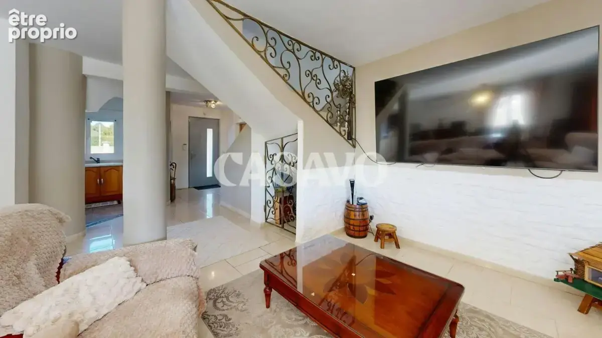 Vente Maison 10 pièces de 231m² - 84300 Taillades - photo 6