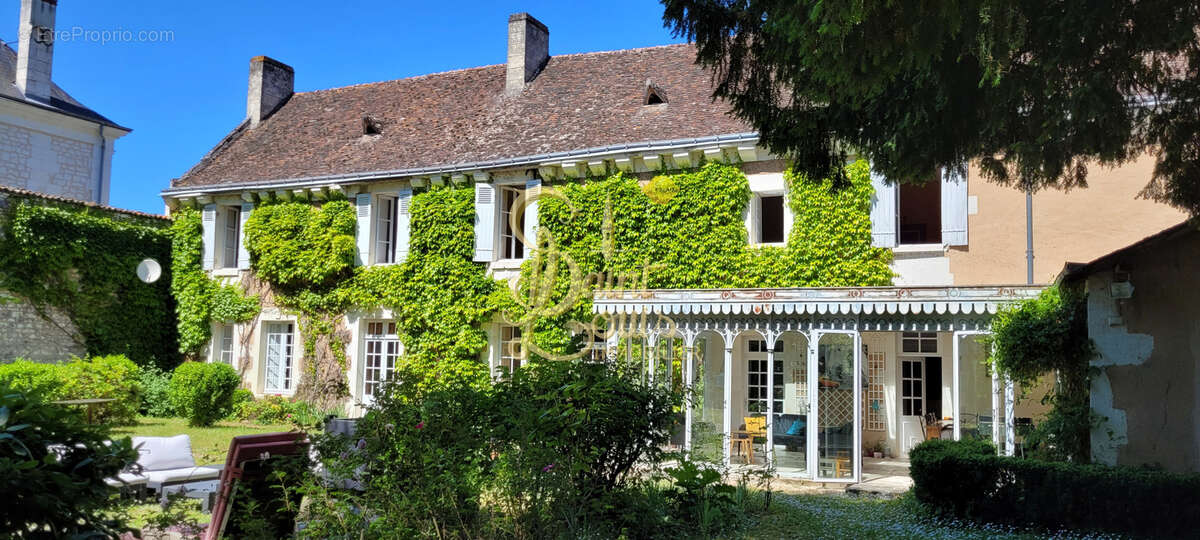 Maison à CHAMPIGNY-SUR-VEUDE