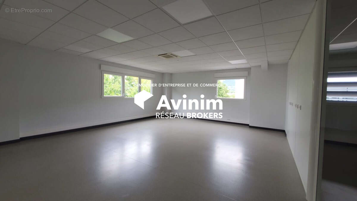 Commerce 521 m² à Archamps  - photo 6