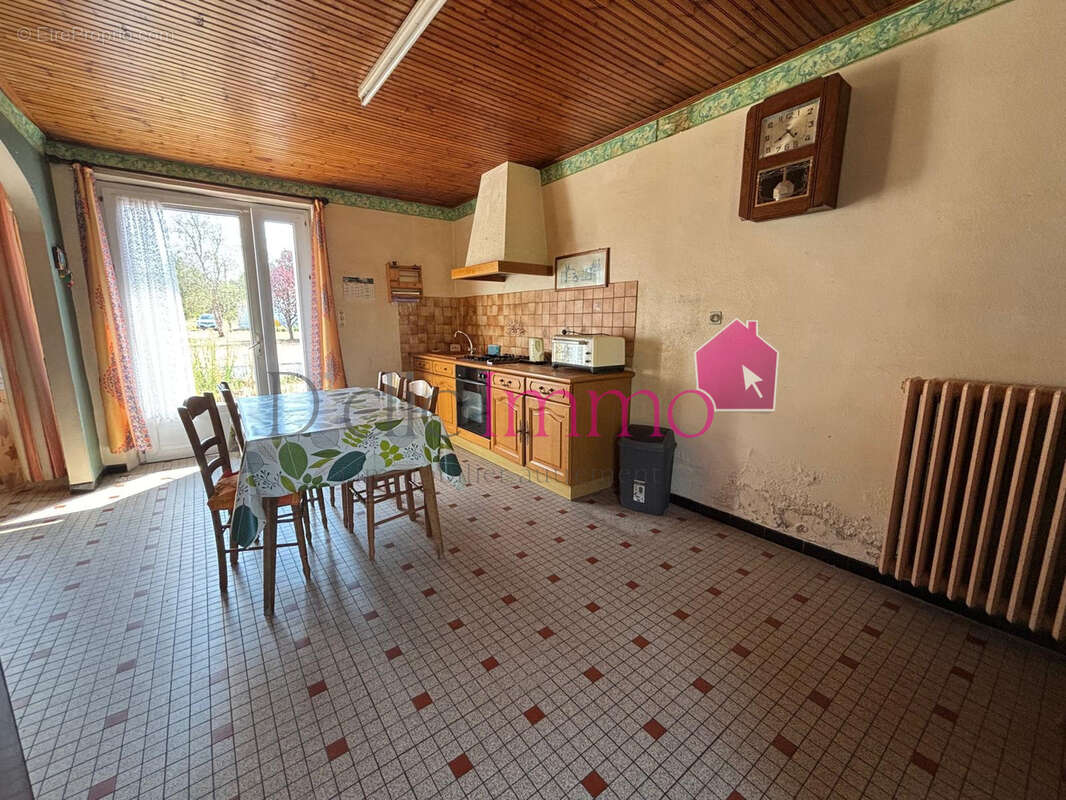 COMMEQUIERS - Maison 3 chambres à rénover avec grand terrain   Fort potentiel ! - photo 4