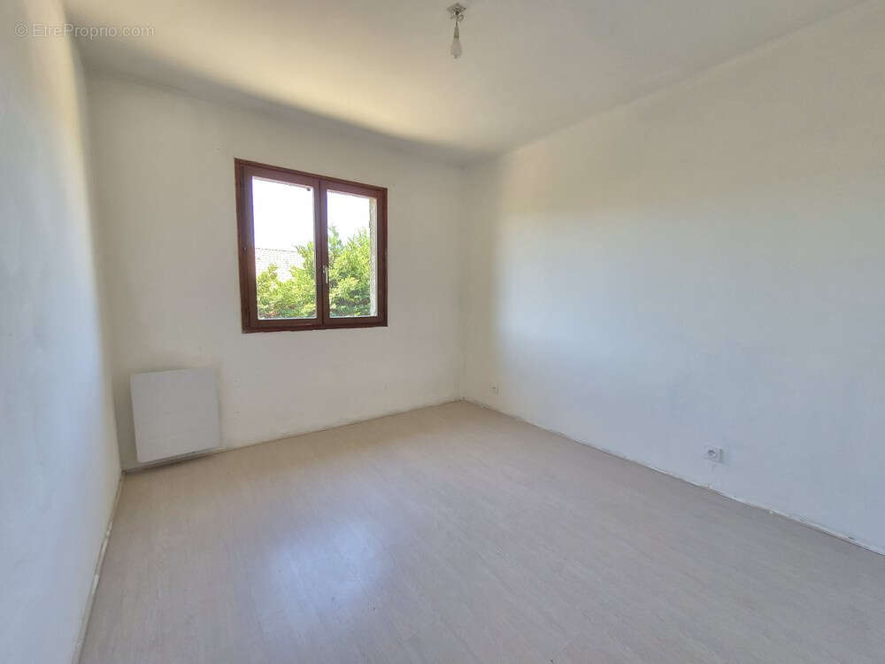 Maison 4 pièces de 91 m2 avec sous-sol complet   Le Péage-de-Roussillon   Proche gare - photo 8