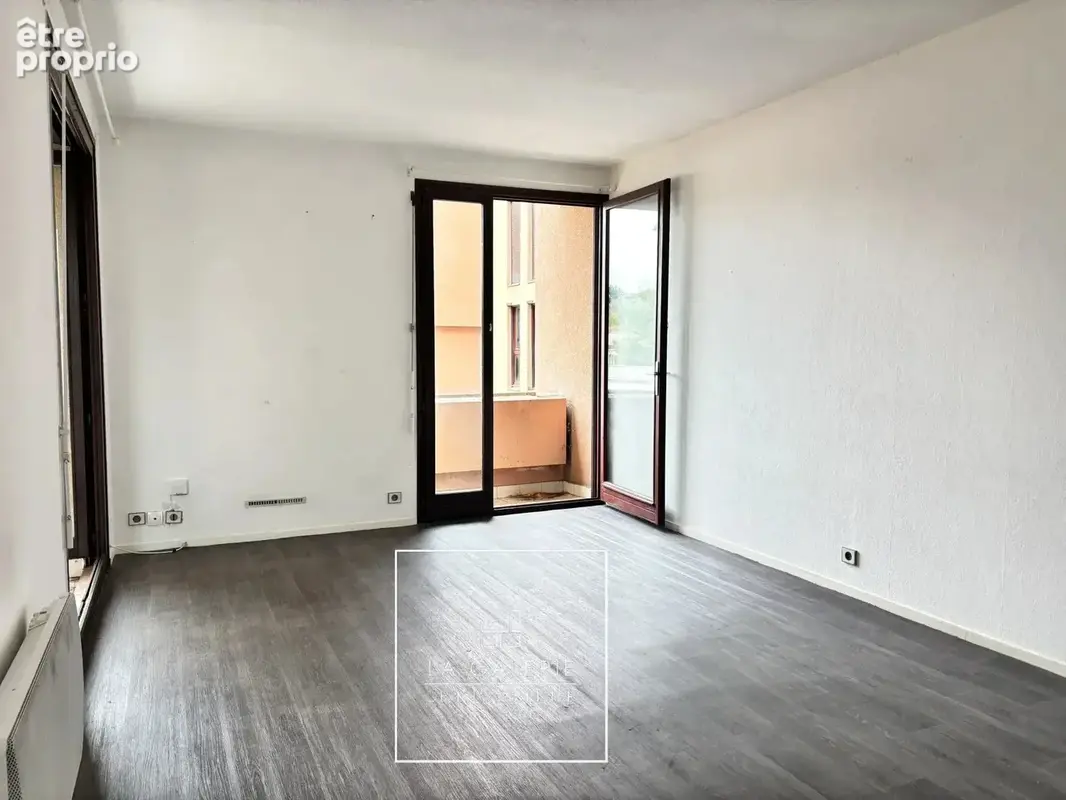 A vendre - t2 pont des demoiselles avec parking - photo 2