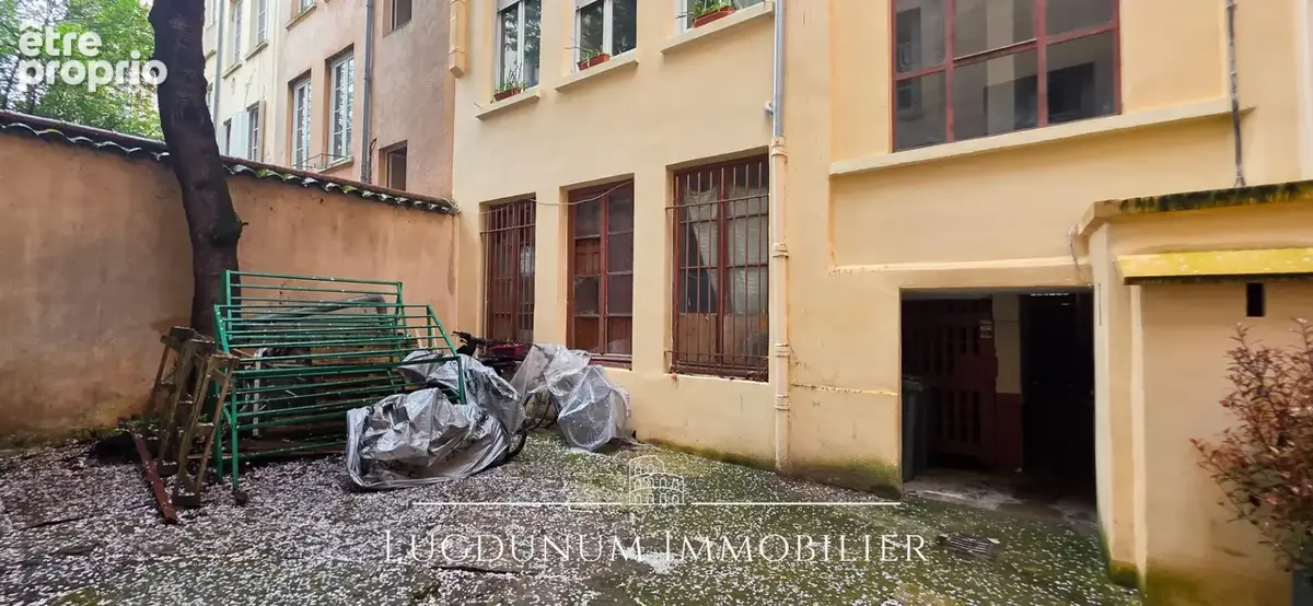 Local commercial  85 m2 - photo 2