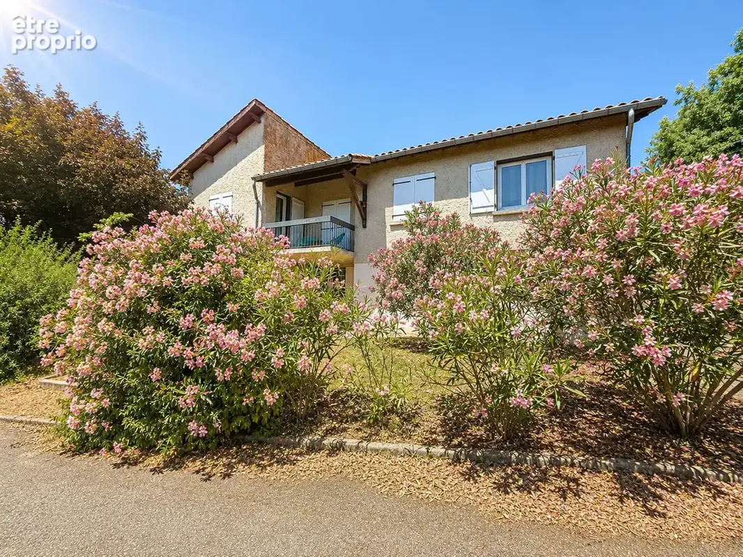 Villa traditionnelle 186 m2 habitables sur 962 m2 de terrain avec garage à Saint-Clair-Du-Rhône - photo 5