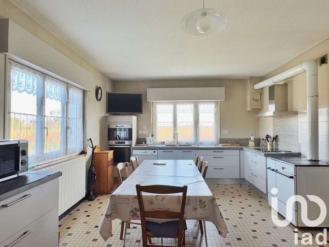 Maison 160 m² à Raix  - photo 3