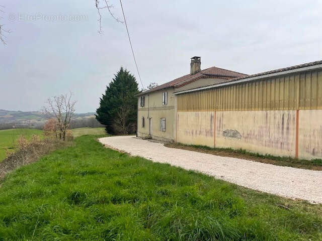 Maison et grandes bâtiments agricoles, terrain 5000m2, vue Pyrénées - photo 28