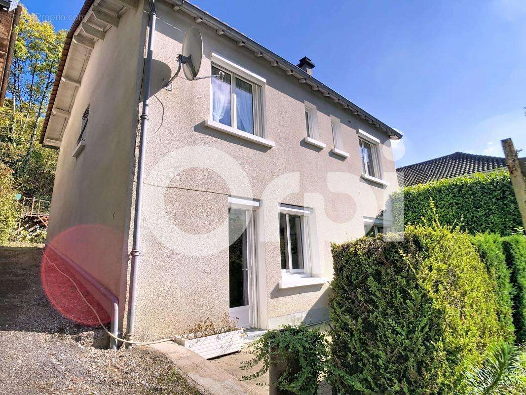 Maison à NOTRE-DAME-DE-SANILHAC