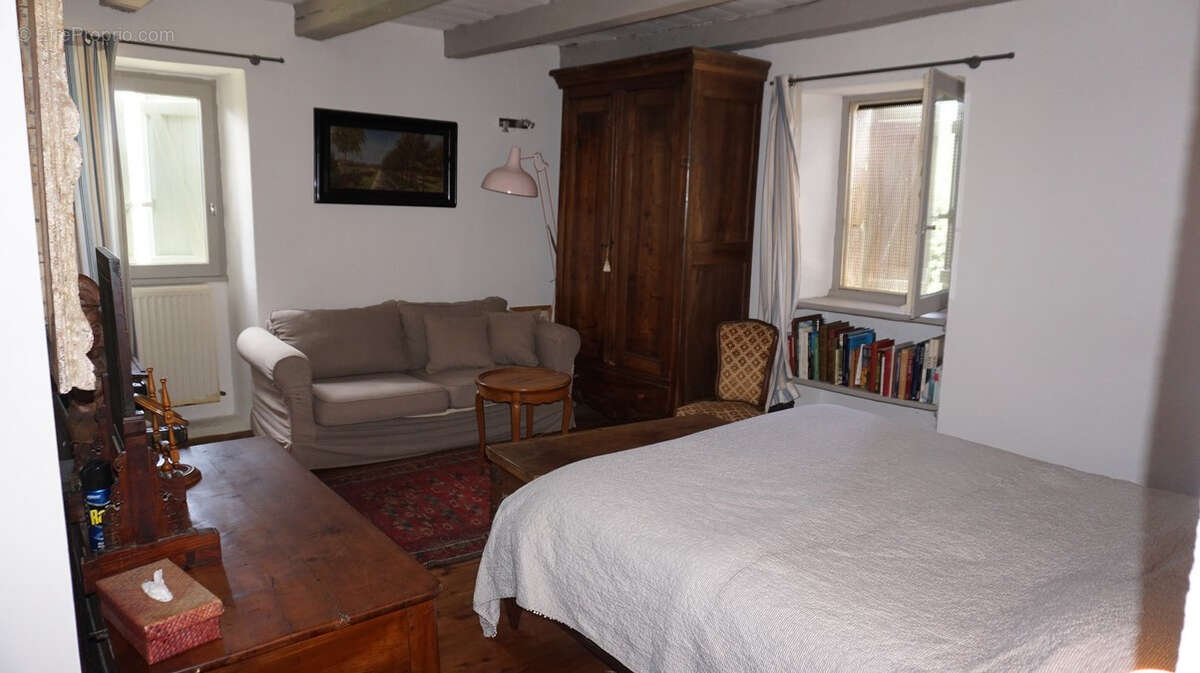 Maison à CASTELNAU-MONTRATIER