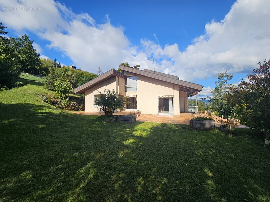 Maison à AVIGNON-LES-SAINT-CLAUDE