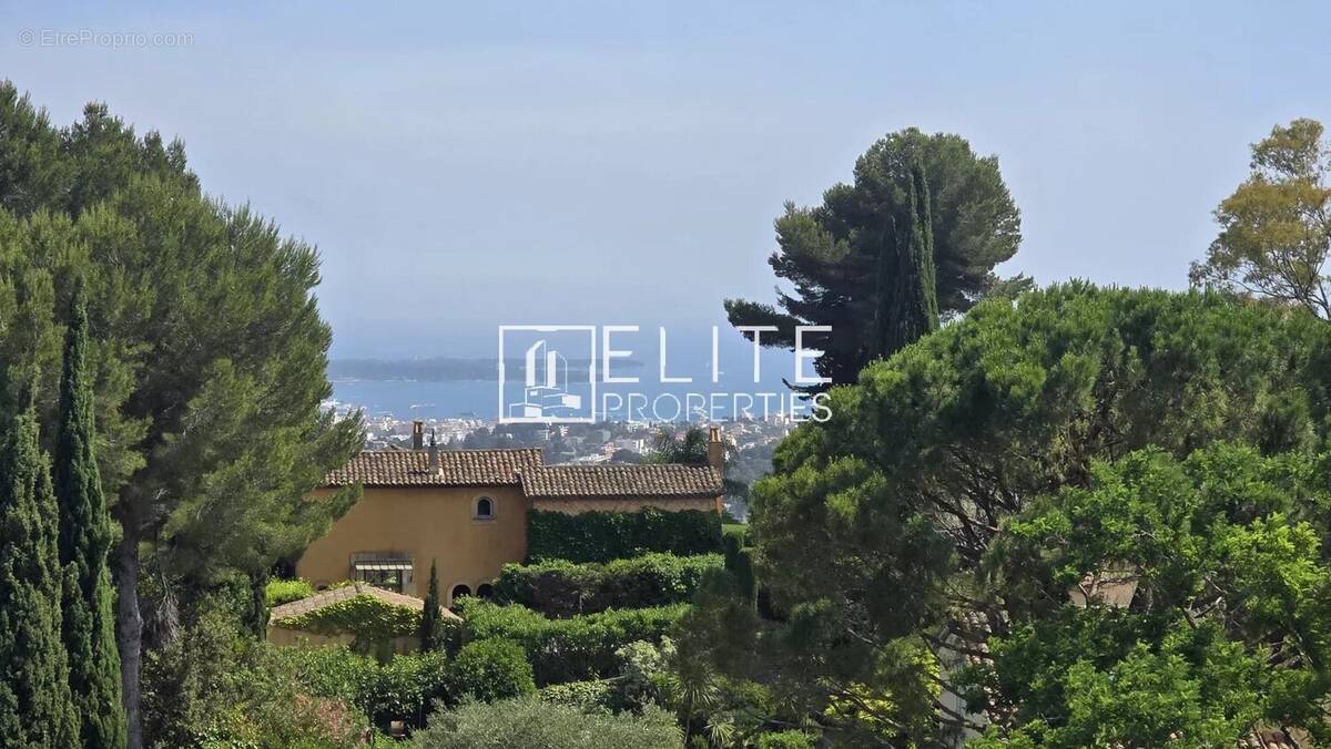 Appartement à MOUGINS