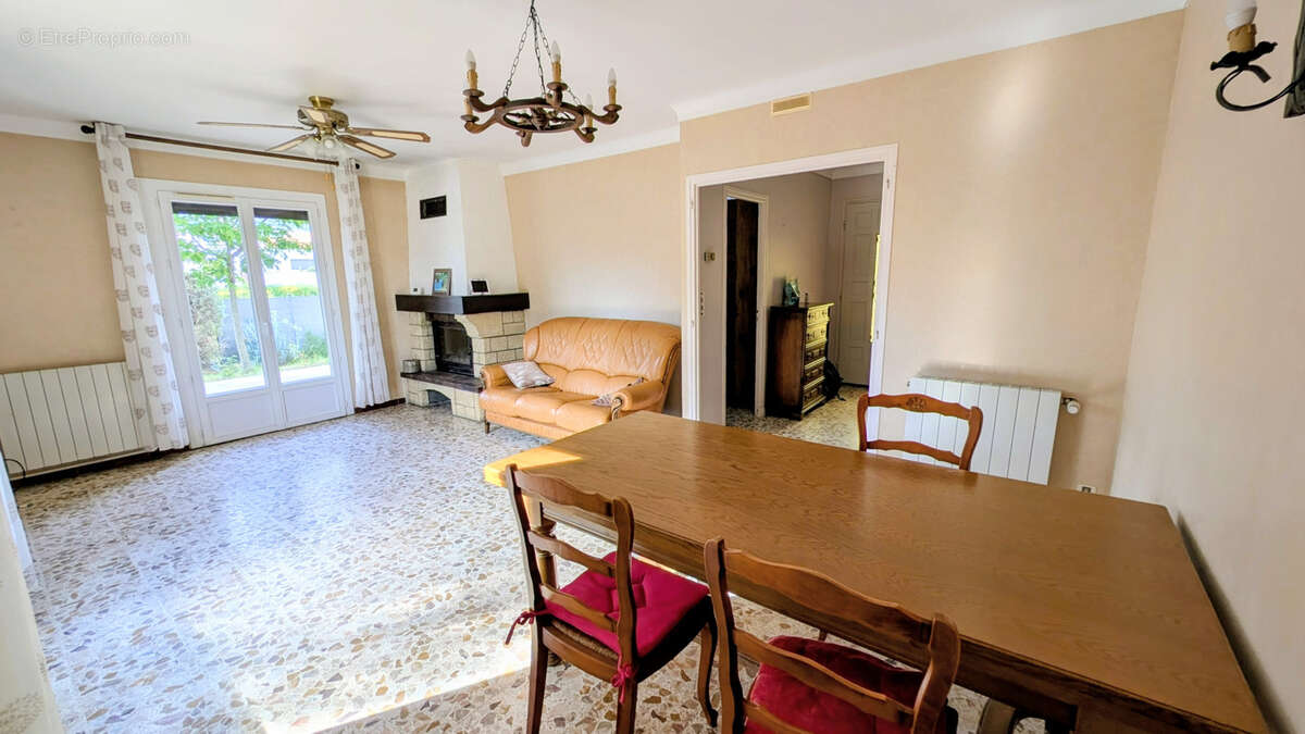 Maison à VILLELONGUE-DELS-MONTS