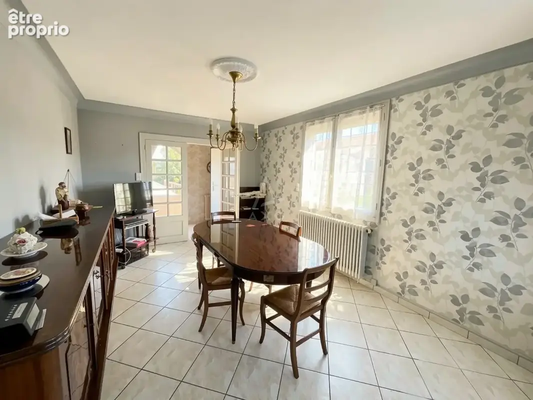 Maison familiale de bourg + annexes - photo 4