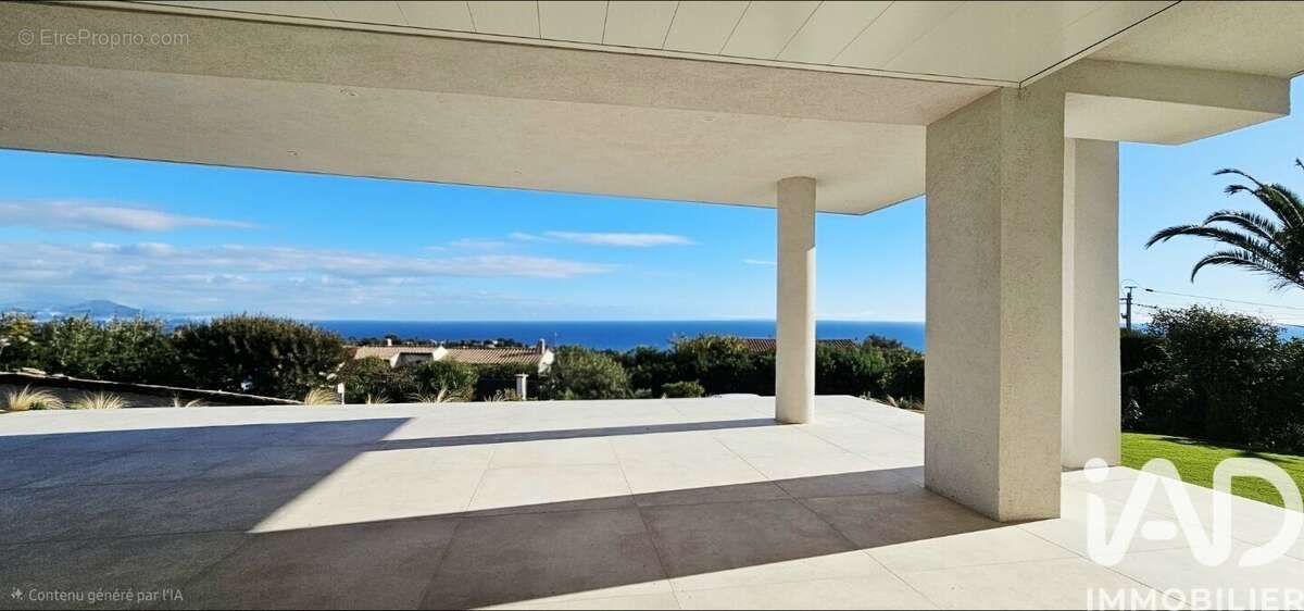 Photo 3 - Appartement à ROQUEBRUNE-SUR-ARGENS