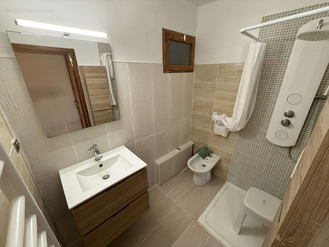 Maison à SAINT-LAURENT-DE-LA-SALANQUE